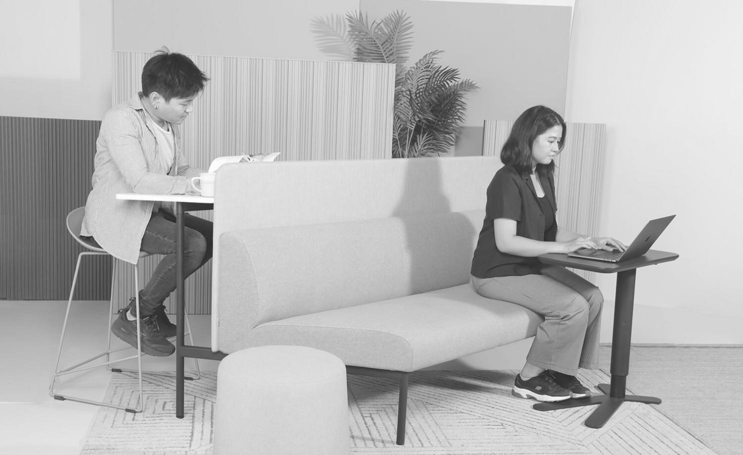 Participanți la sesiune de planificare bugetară cu instrumente digitale și foi de lucru